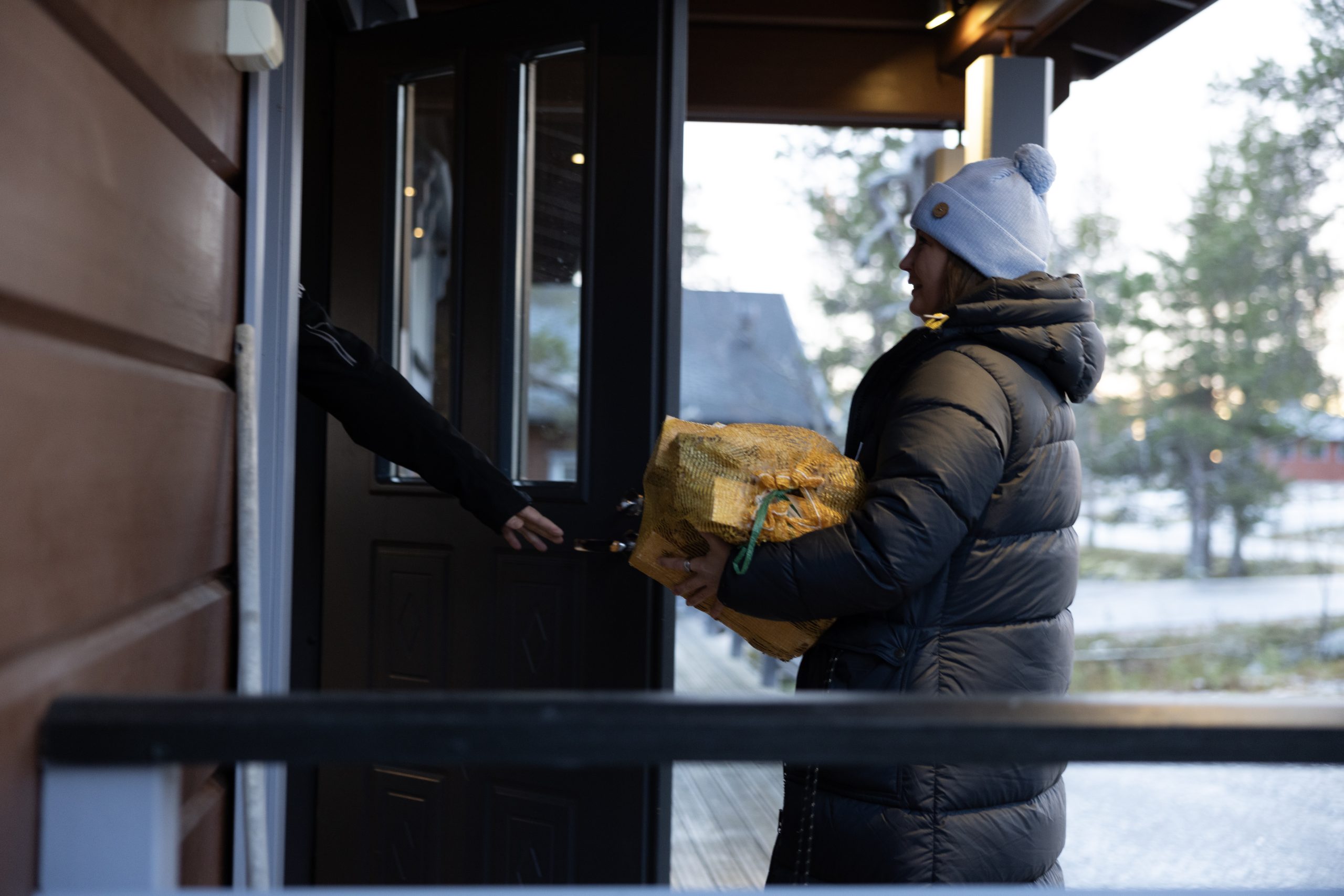 Levi Delivery delivering to a holiday home in Levi